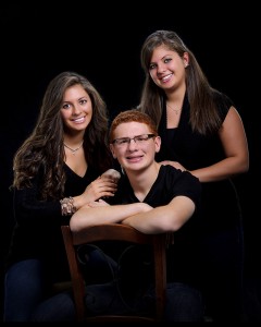 family_portrait_brother_sisters_lowkey